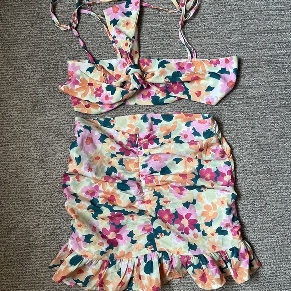 set - Picture 3 of 4